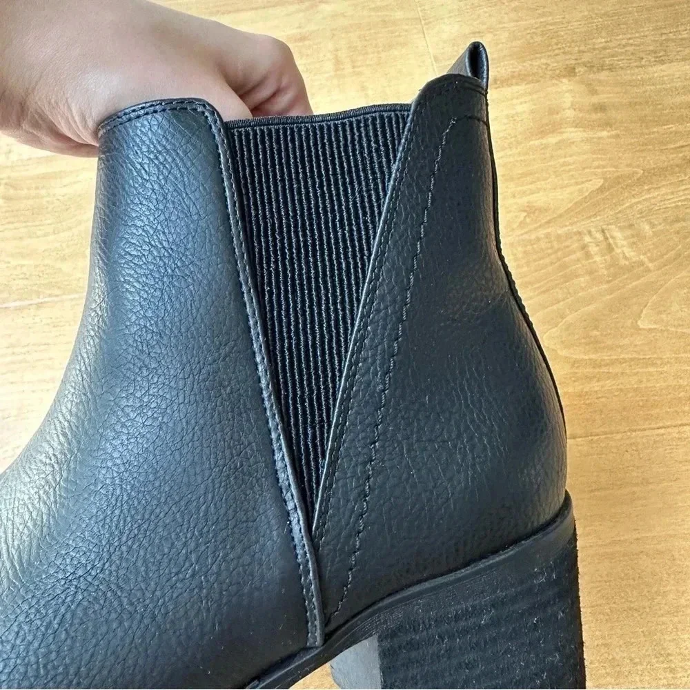 Mia Jody Chelsea Boot, Black, Women’s Heeled Leather Booties, Size 9M
